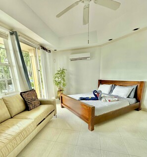 5 bedrooms, desk, iron/ironing board, travel cot