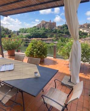 Outdoor dining - Penthouse San Francesco (Siena)
