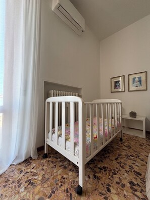 3 bedrooms, in-room safe, desk, iron/ironing board