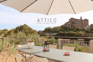 Outdoor dining - Penthouse San Francesco (Siena)