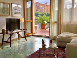Smart TV, books, offices - Penthouse San Francesco (Siena)