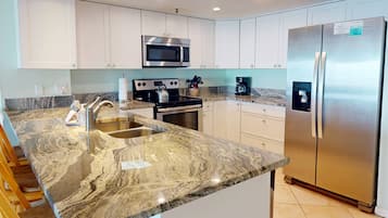 Refrigerador, microondas, lavavajillas, cafetera/tetera