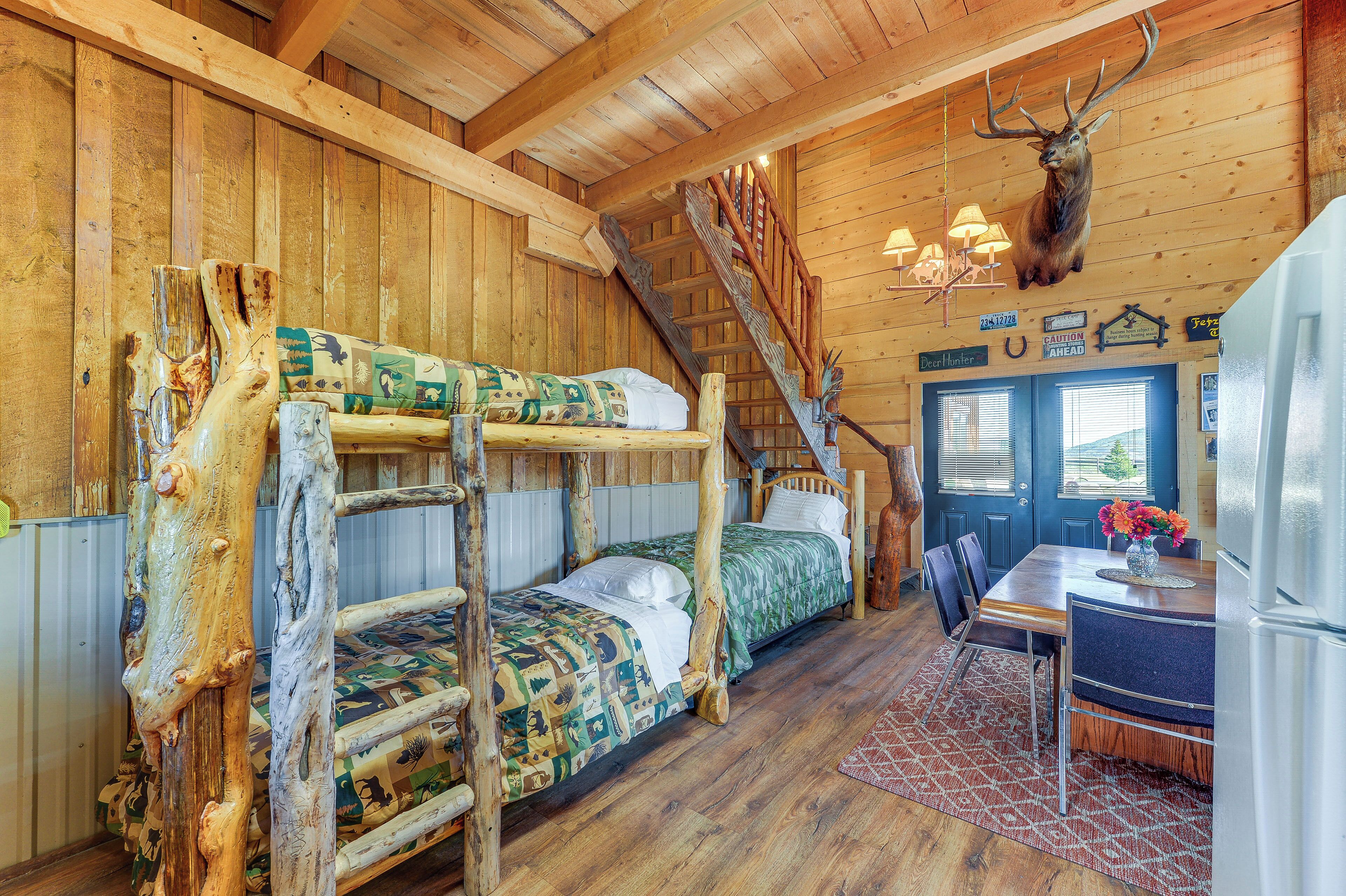 Travel crib, internet, bed sheets