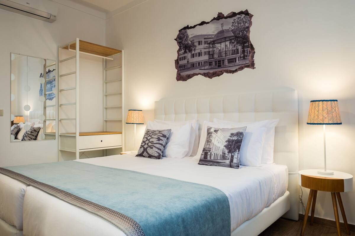 Habitación con 2 camas individuales, baño privado | Sistema de insonorización y wifi gratis