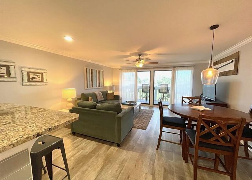 Diese Kürzlich Aktualisierte Ferienwohnung # 2071 Bietet Einen Blick Auf Den Pool Und Den Golfplatz. - Niceville, FL