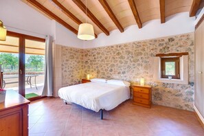 3 chambres, fer et planche à repasser, Wi-Fi gratuit, draps fournis