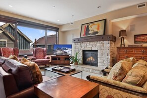 TV, fireplace