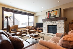 Televisión, chimenea