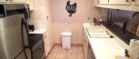 Microwave, oven, dishwasher, coffee/tea maker