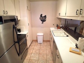 Microwave, oven, dishwasher, coffee/tea maker