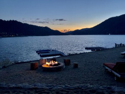Stunning Lakefront Home, Game Room, Hot Tub, Fire Pit, 100 ft. Beach, Deep Water