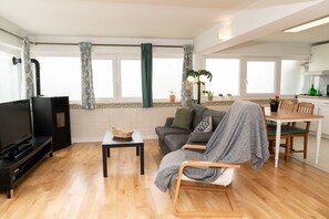 Smart-tv, eldstad, dvd-spelare och printers
