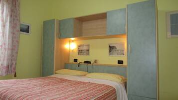 Schreibtisch, kostenlose Babybetten