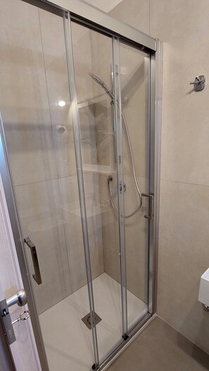 Shower, free toiletries, hair dryer, towels - Albergo Hotel Primavera (Senigallia)