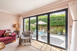 TV, stereo - 3 Bed in Braunton (oc-valen) (Braunton)