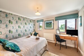 3 chambres, fer et planche à repasser, lit parapluie, Wi-Fi gratuit