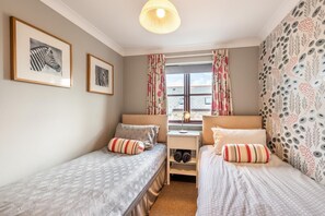 3 bedrooms, iron/ironing board, travel cot, free WiFi - 3 Bed in Braunton (oc-valen) (Braunton)