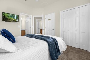 4 bedrooms, iron/ironing board, WiFi, bed sheets