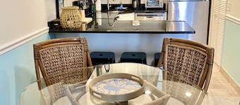 Still enjoy the beach! Nov & Dec pool & hot tub refurbished special price