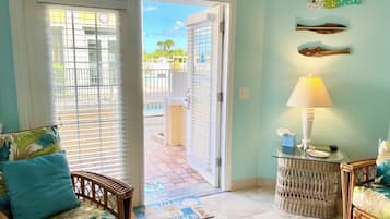 Smart-tv, legetøj, bøger