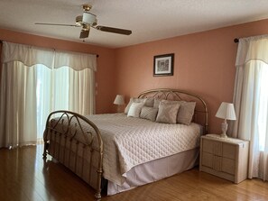 3 soverom, strykejern/-brett, wi-fi (inkludert) og sengetøy