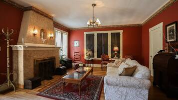 Téléviseur à écran plat, lecteur de DVD