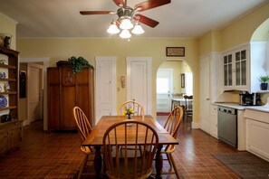 Dining - Marktplatz Manor | Pet Friendly | 1 Block to Main (Fredricksburg)