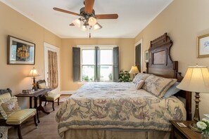 3 bedrooms, in-room safe, free WiFi, bed sheets