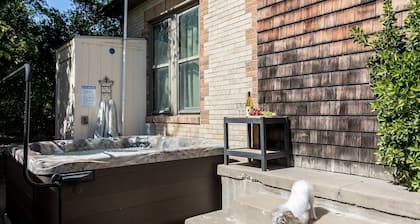 Marktplatz Manor | Pet Friendly | 1 Block to Main