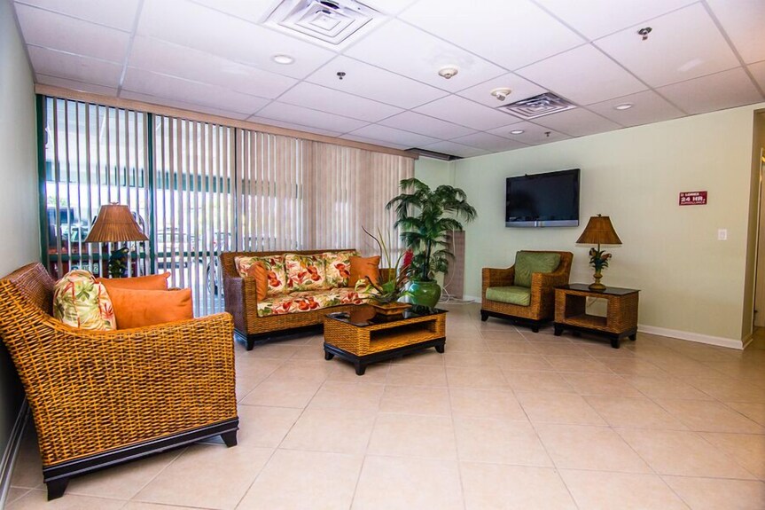 Modern Efficiency Unit Located On 42nd Street, Close To Beach And Convention Center! - Maryland