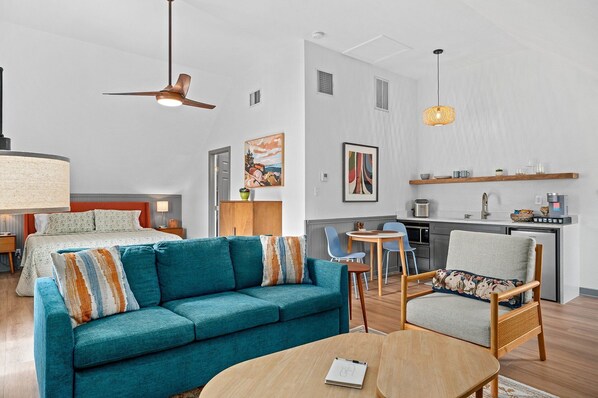 TV - Town Creek Warren - Suite B | 1 Block from Main St. (Fredericksburg)