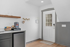 Interior - Town Creek Warren - Suite B | 1 Block from Main St. (Fredericksburg)