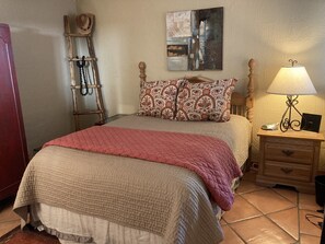 2 bedrooms, iron/ironing board, WiFi, bed sheets - Beautiful Southwest Style Old Town Scottsdale, Ground Level Condo (Scottsdale)