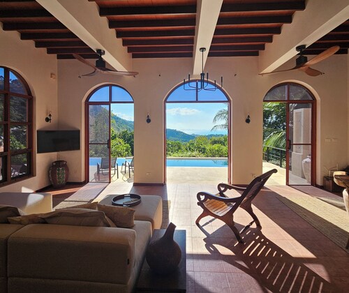 Villa Enchanted Hills avec piscine privée et superbes couchers de soleil, vue sur l'océan et l'île