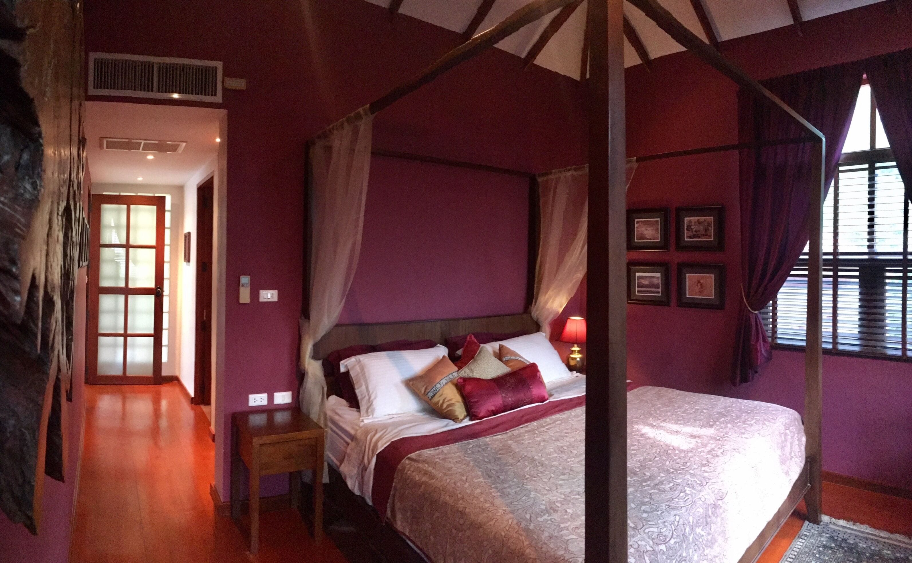 3 bedrooms, in-room safe, iron/ironing board, WiFi