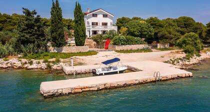 Luxury Villa Bella Vista with Swimming Pool