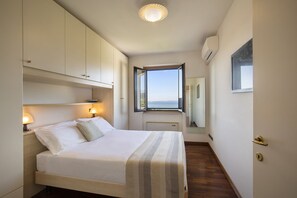 Room - Casa Montegolo With Pool And Lake View (Costermano)