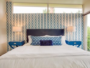 3 bedrooms, iron/ironing board, WiFi, bed sheets - Under the Palms – Midcentury Oasis w/ Pool & Spa (Palm Springs)