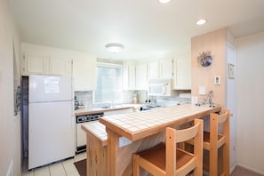 Fridge, oven, stovetop, dishwasher - W3533 | Vaulted Ceilings | Nice Views | Winter Shuttle | Pool | Hot Tub (Steamboat Springs)