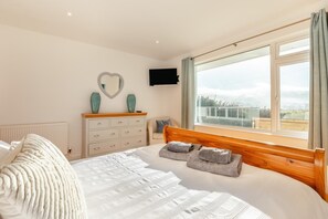3 bedrooms, iron/ironing board, travel crib, free WiFi