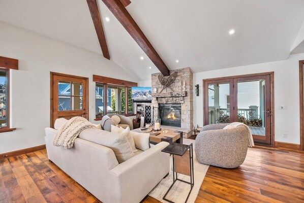 TV, fireplace, DVD player