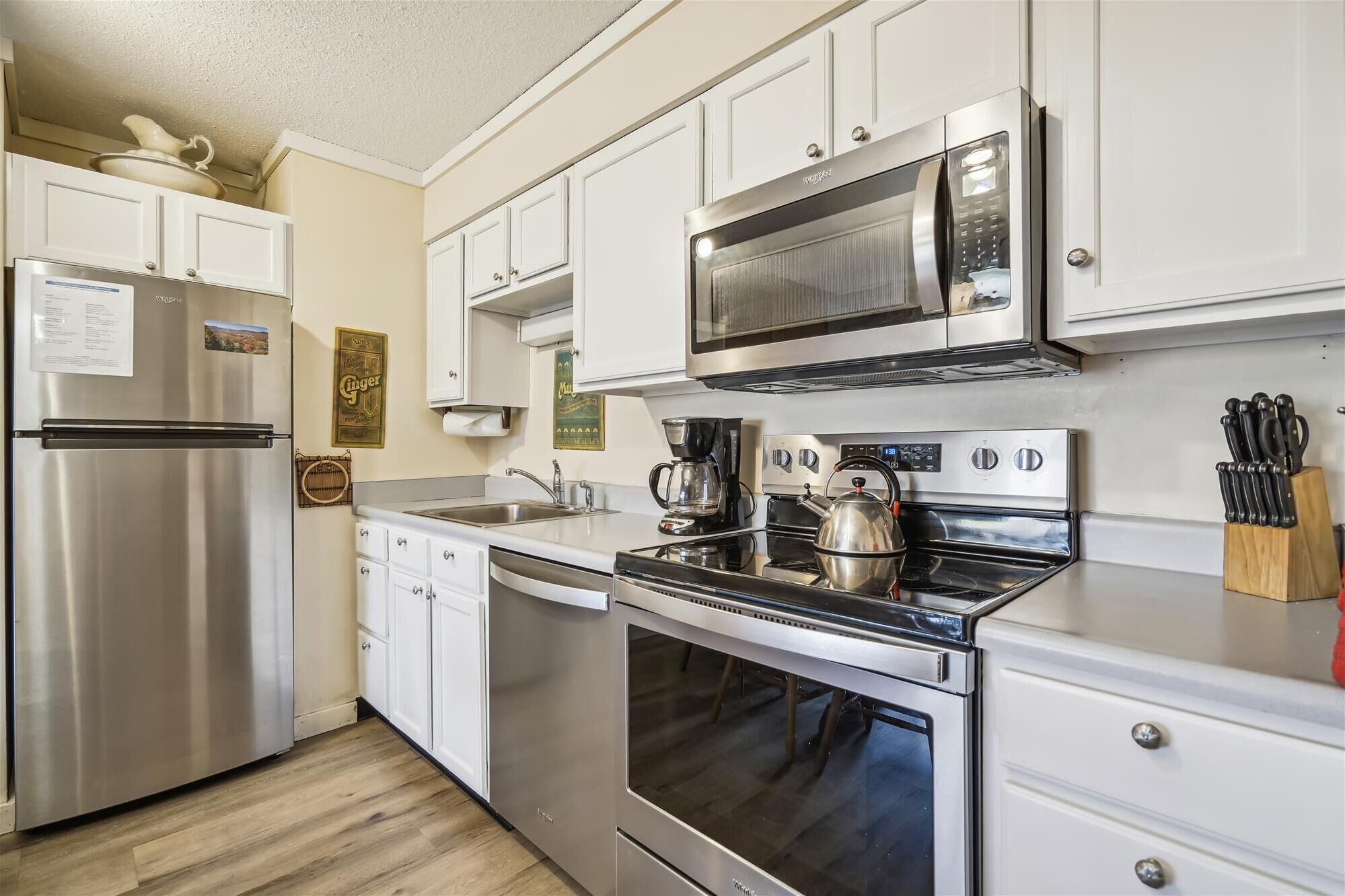 雪櫃、微波爐、焗爐、爐具