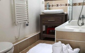 Hair dryer, towels - A 1 bedroom cottage that sleeps up to 4 with heated covered pool (Henansal)