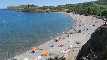 Una spiaggia nelle vicinanze