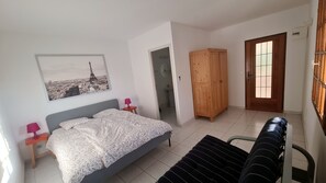 5 bedrooms, desk, travel cot, free WiFi - Villa with pool and breathtaking sea and mountain views in a peaceful location (Laroque-Des-Albères)