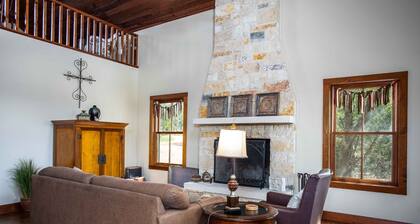 Honey Creek Cottage | Relax and Unwind in the Scenic Hill Country