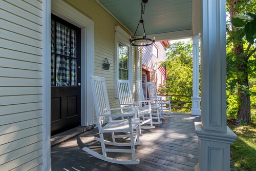 Circa 1868 Chester Home/Victorian Farmhouse-Less than 20 MIN TO OKEMO