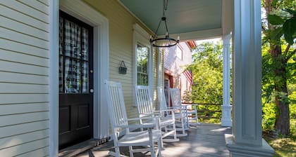 Circa 1868 Chester Home/Victorian Farmhouse-Less than 20 MIN TO OKEMO