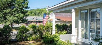 Circa 1868 Chester Home/Victorian Farmhouse-Less than 20 MIN TO OKEMO