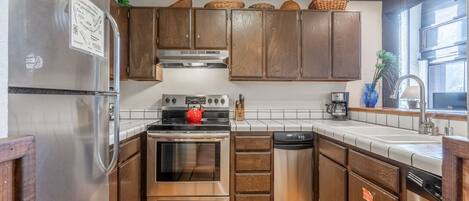 Fridge, microwave, oven, stovetop